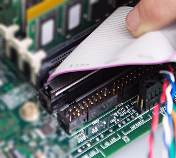 Application of IDC cable on computer motherboard