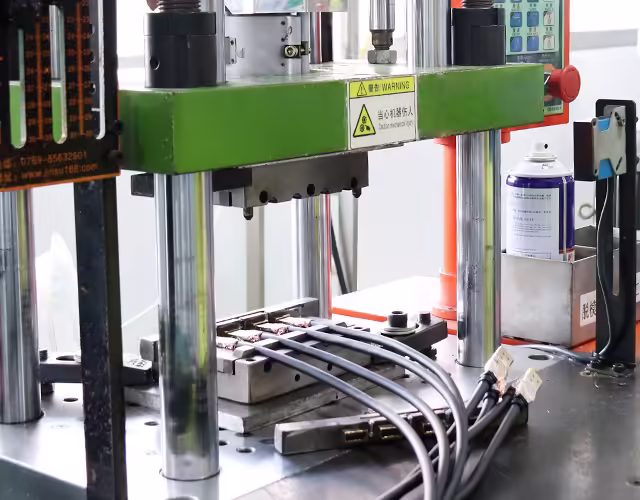 DisplayPort Cable Overmolding