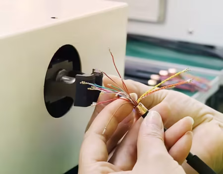 Automated LVDS cable twisting process ensuring controlled impedance and EMI protection.